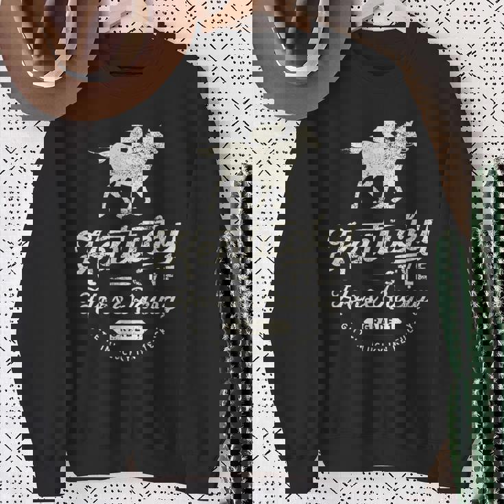 面白いダービーデー、ケンタッキースタイルの競馬 スウェットシャツ 年配の女性への贈り物