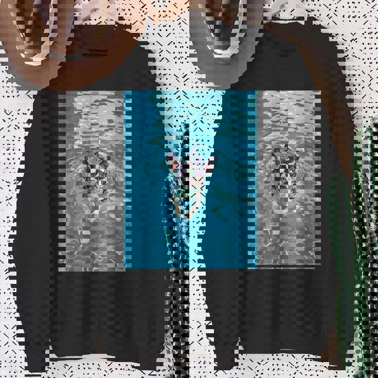 面白いボストンテリア プールで泳ぐ かわいい犬 ママ お父さん スウェットシャツ 年配の女性への贈り物