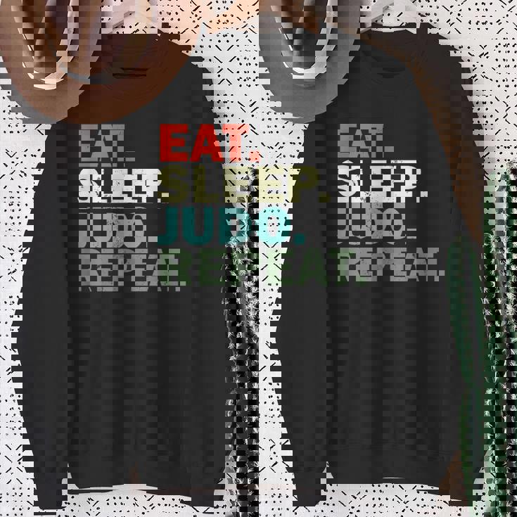 面白い柔道家が寝る柔道を食べる スウェットシャツ 年配の女性への贈り物