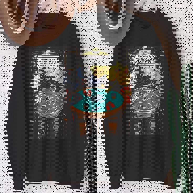 面白い猫のグラフィックプレイの猫ポーカープレイヤーは深刻なポーカーをプレイします スウェットシャツ 年配の女性への贈り物