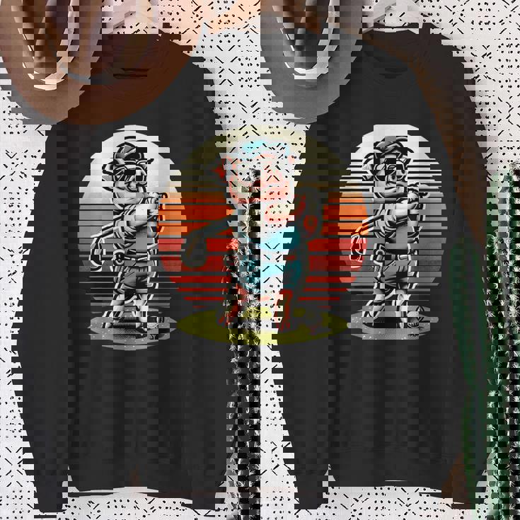 面白い豚ゴルファークールなゴルフスポーツクラブデザイン。 スウェットシャツ 年配の女性への贈り物