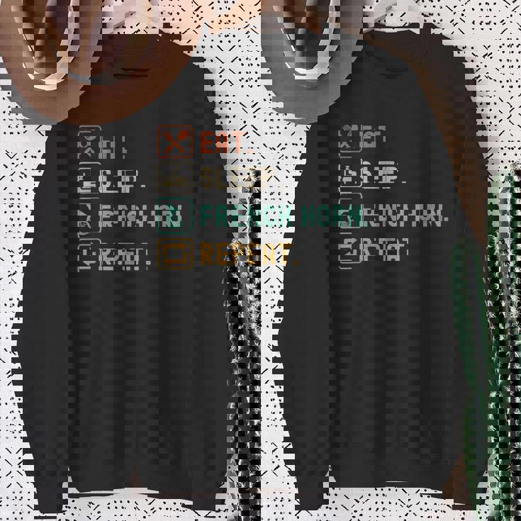 食べる、寝る、フレンチ ホルン リピート 面白いフレンチ ホルン愛好家 スウェットシャツ 年配の女性への贈り物