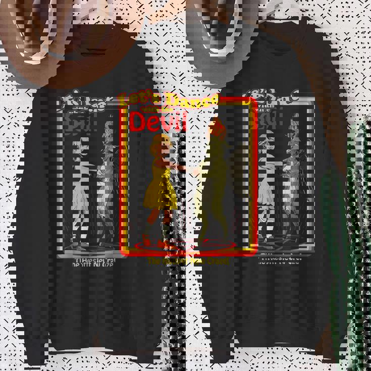 魔法のは、悪魔バフォメット悪魔と踊ってみましょうおかしい スウェットシャツ 年配の女性への贈り物