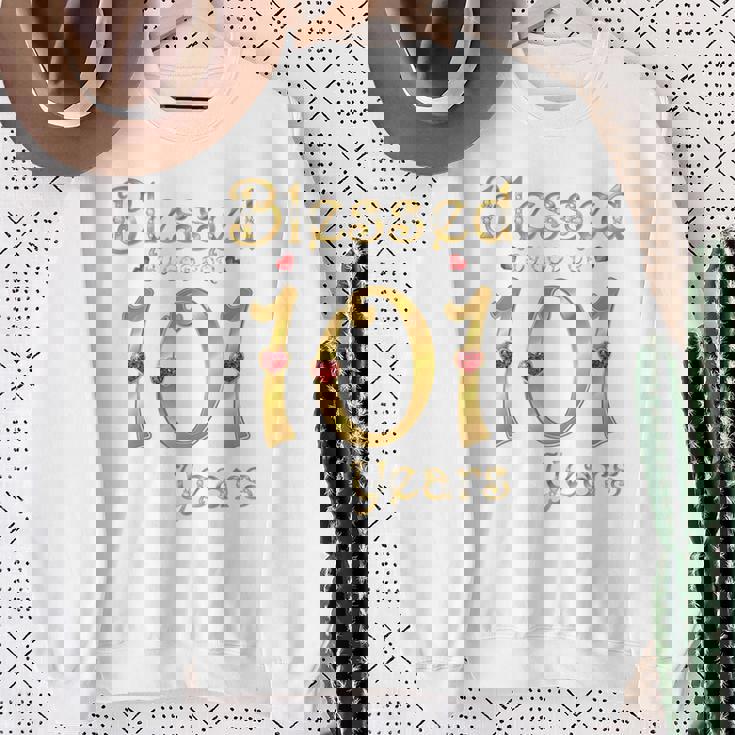 101歳の101歳の誕生日パーティの女王に祝福 長袖tシャツ スウェットシャツ 年配の女性への贈り物