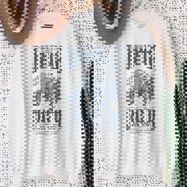 1984 年生まれのビンテージ トラクター ファーマーの誕生日 スウェットシャツ 年配の女性への贈り物