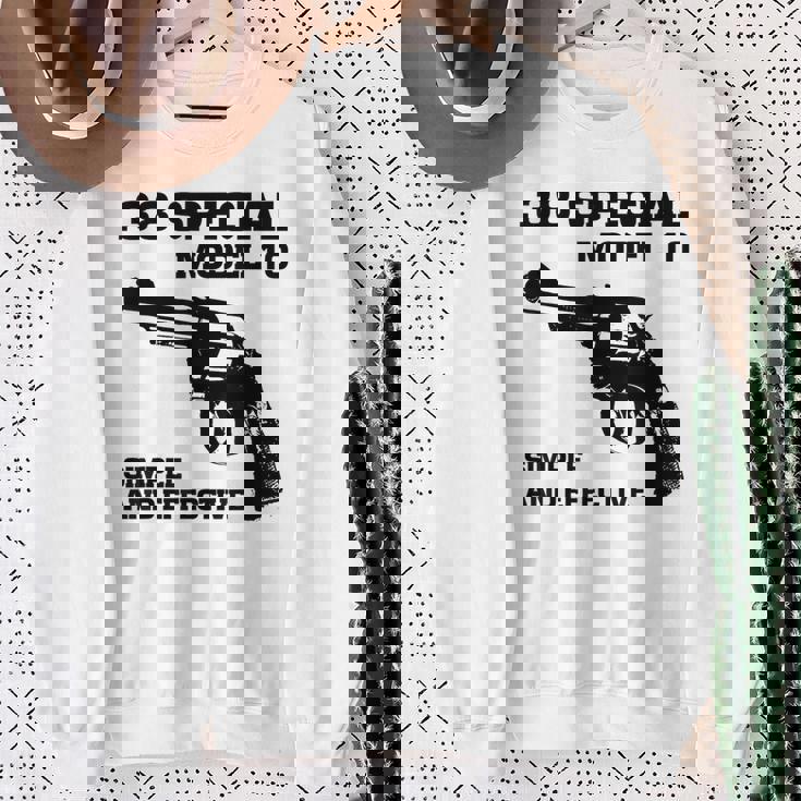 38 スペシャルモデル 10 リボルバー ファン スウェットシャツ 年配の女性への贈り物