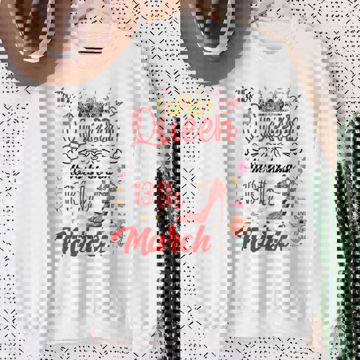 3月13日 誕生日 この女王は3月13日に生まれました スウェットシャツ 年配の女性への贈り物