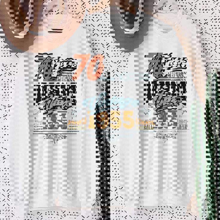 70歳の誕生日 ヴィンテージ 1955 70 Years Of Being Awesome レトロ スウェットシャツ 年配の女性への贈り物