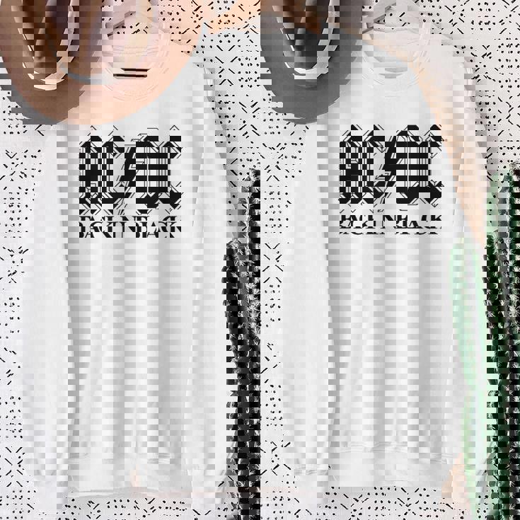 AcDcロックミュージックバンドバックブラックロゴ。 スウェットシャツ 年配の女性への贈り物