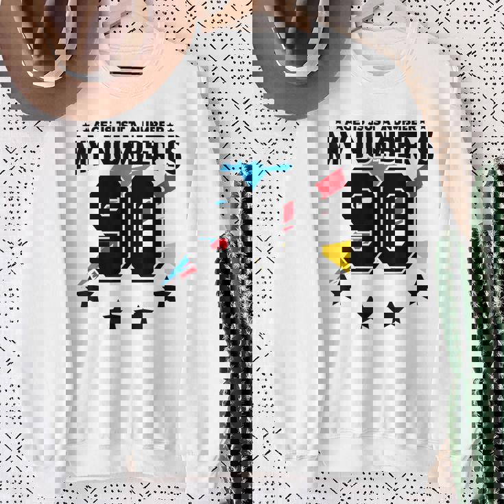 Age Is Just Number スポーツ 90歳 面白い 90歳の誕生日 スウェットシャツ 年配の女性への贈り物