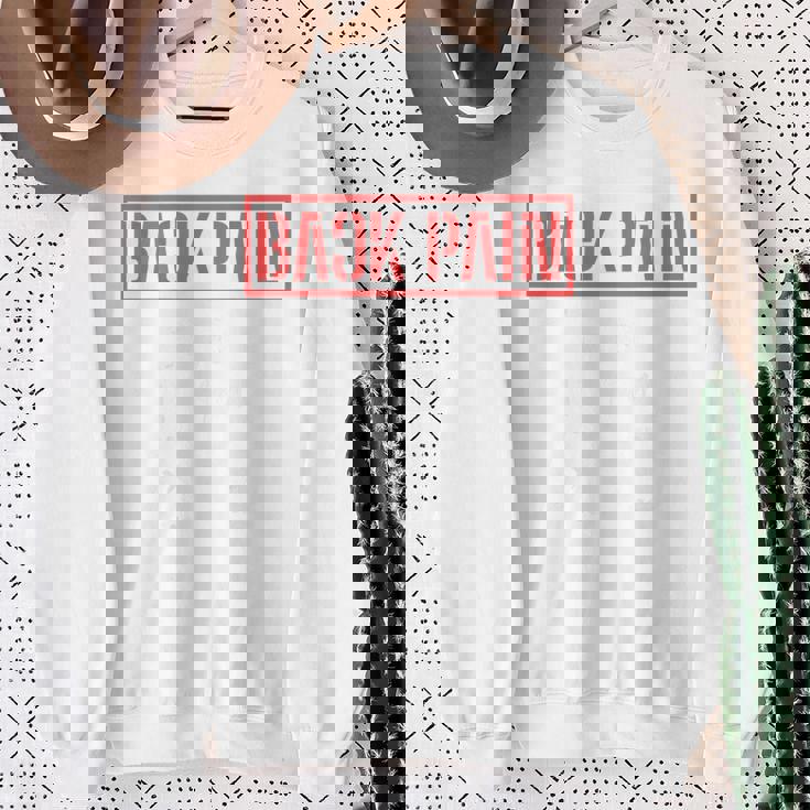 Back Pain In This Area On The Back スウェットシャツ 年配の女性への贈り物