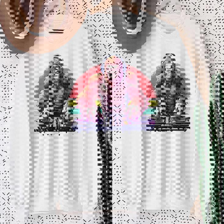 Bassquatch 音楽愛好家のためのサスカッチdjデザイン 長袖tシャツ スウェットシャツ 年配の女性への贈り物