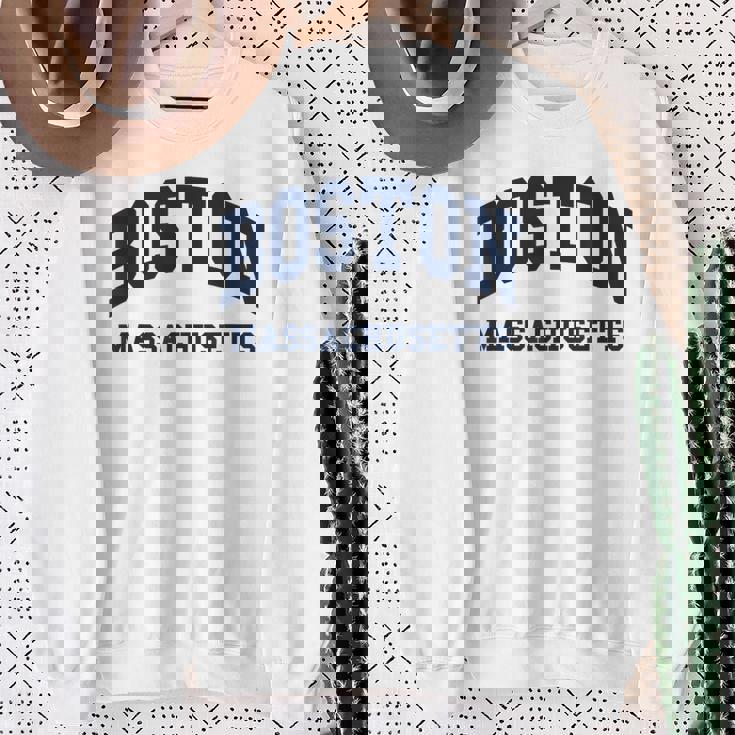 Boston Massachusetts Throwback Classic スウェットシャツ 年配の女性への贈り物