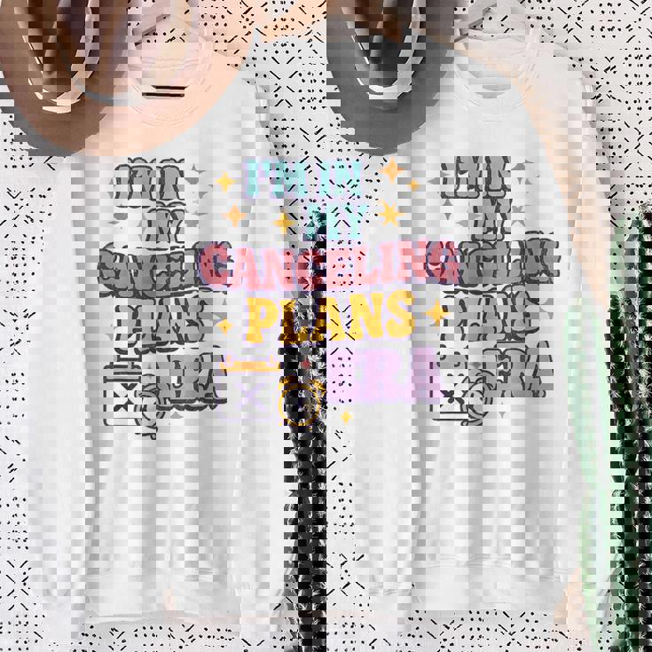 Canceling Plans Era – 面白い内向的反社会的t スウェットシャツ 年配の女性への贈り物