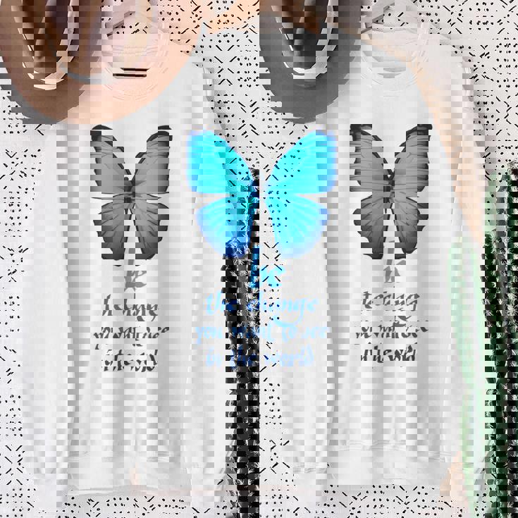 Be The Change 蝶 スウェットシャツ 年配の女性への贈り物