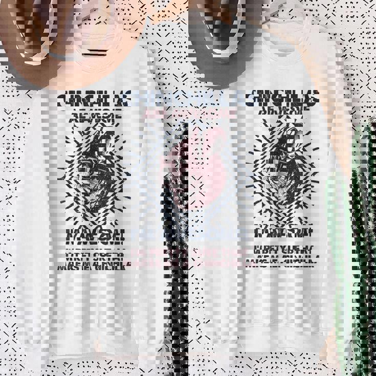 Chinchillas Are Awesome 面白いチンチラママパパ スウェットシャツ 年配の女性への贈り物