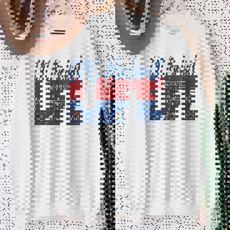 Cnc マシニスト ライフ Cnc マシニスト オペレーター Cnc プログラマー スウェットシャツ 年配の女性への贈り物