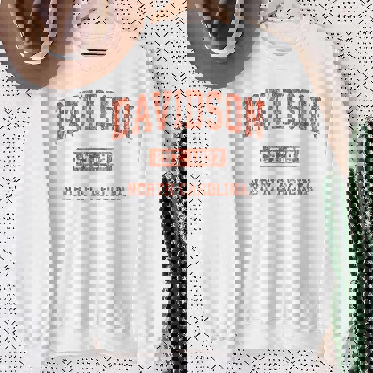 Davidson ノースカロライナ Nc ビンテージ アスレチック スポーツデザイン スウェットシャツ 年配の女性への贈り物