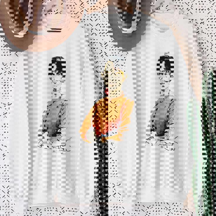 Daw Aunganuu Kyi-Signature 長袖tシャツ スウェットシャツ 年配の女性への贈り物