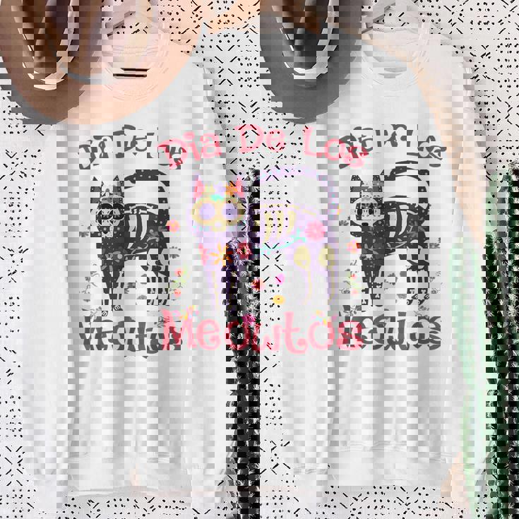 Dia De Los Meowtos Muertos シュガースカル キャット 死者の日 スウェットシャツ 年配の女性への贈り物