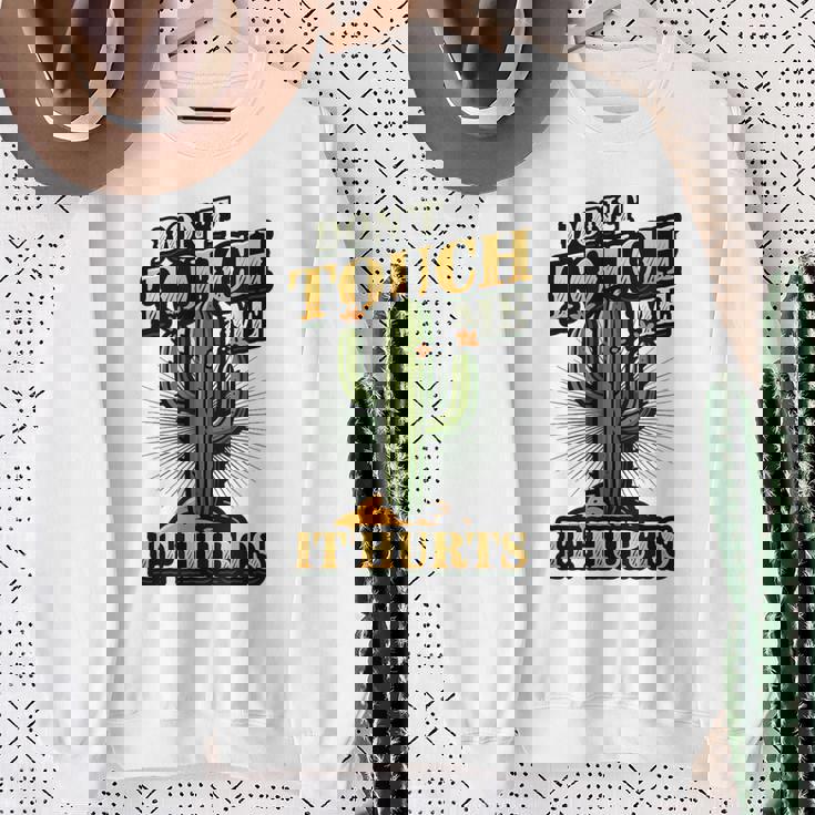 Don't Touch Me It Hurts – サボテンの反社会的ユーモア スウェットシャツ 年配の女性への贈り物