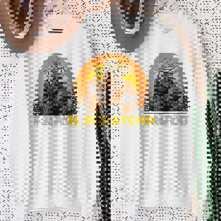 Elquatcho 面白いシンコ・デ・マヨ ビッグフット サスカッチ スウェットシャツ 年配の女性への贈り物