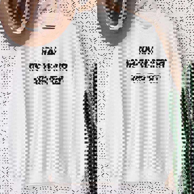 Clean Bible Character Humor – Noah The Ark-Itect Joke スウェットシャツ 年配の女性への贈り物