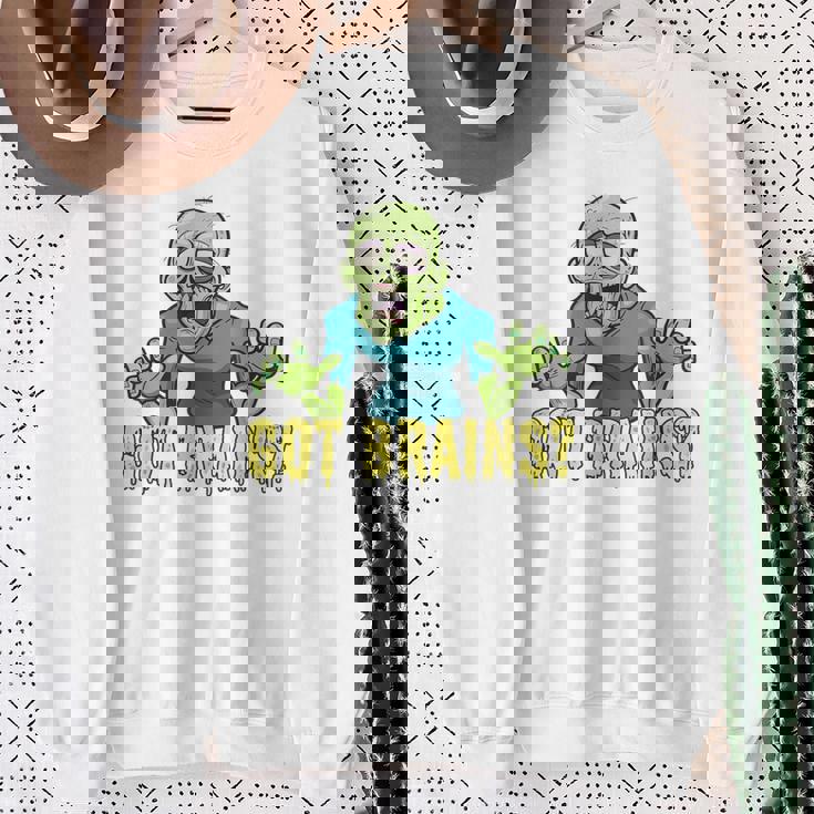 Got Brains Hungry Zombie ハロウィン 漫画 ゾンビ スウェットシャツ 年配の女性への贈り物