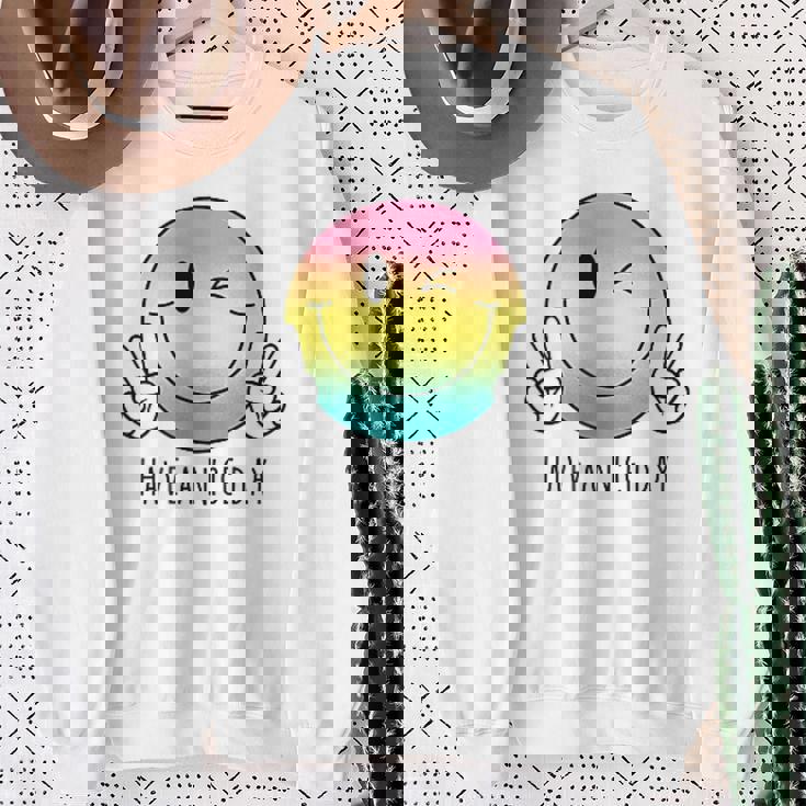 Have A Nice Day Winkingmile Face Peace Wink Happy Face スウェットシャツ 年配の女性への贈り物