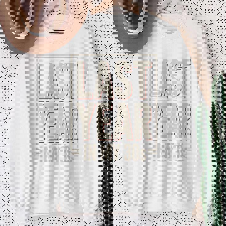 Hello 39 Officially Awesome 39Th Birthday Party Idea 長袖tシャツ スウェットシャツ 年配の女性への贈り物