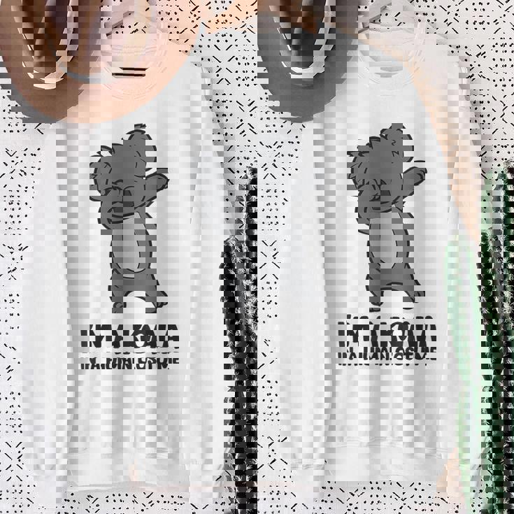 I'm A Koala In A Human コスチューム ファニー コアラ スウェットシャツ 年配の女性への贈り物