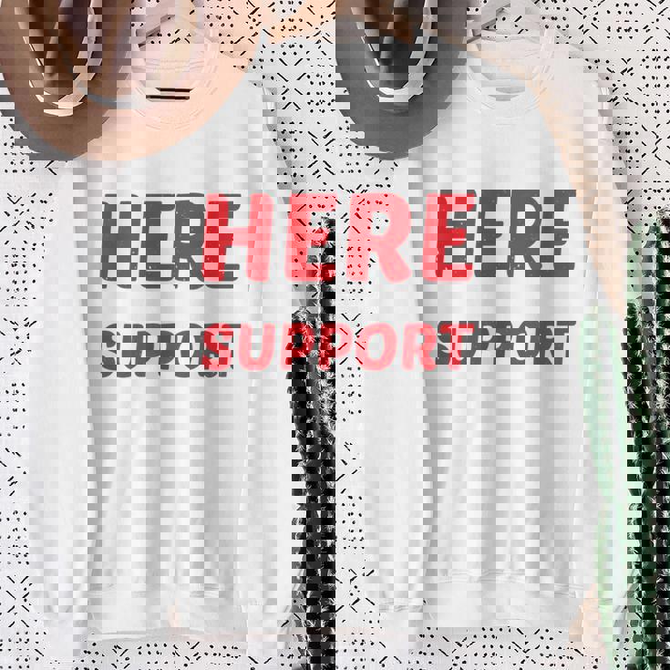 I'm Just Here For Moralupport 友情を高める 長袖tシャツ スウェットシャツ 年配の女性への贈り物