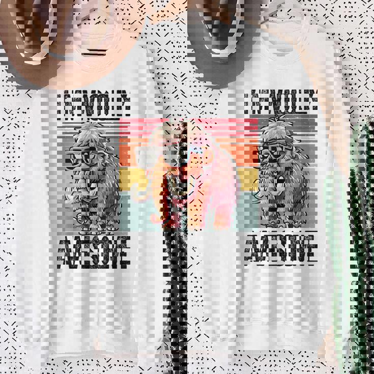 I'm Woolly Awesome 面白い レトロ メンズ レディース キッズ ウーリーマンモス スウェットシャツ 年配の女性への贈り物