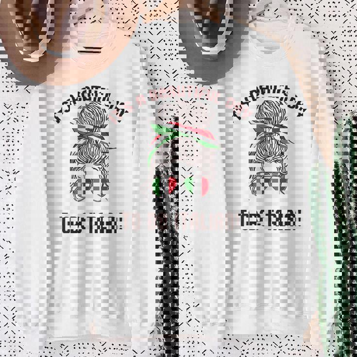 It's A Beautiful Day To Be Italian イタリア国旗 ミーム 背面に スウェットシャツ 年配の女性への贈り物