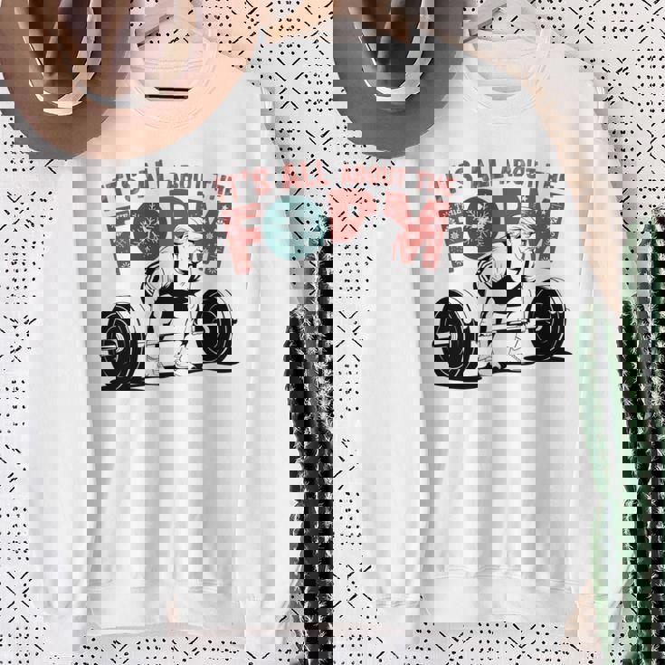 It's All About The Form デッドリフティング トランプ ワークアウト ジム 面白い 長袖tシャツ スウェットシャツ 年配の女性への贈り物