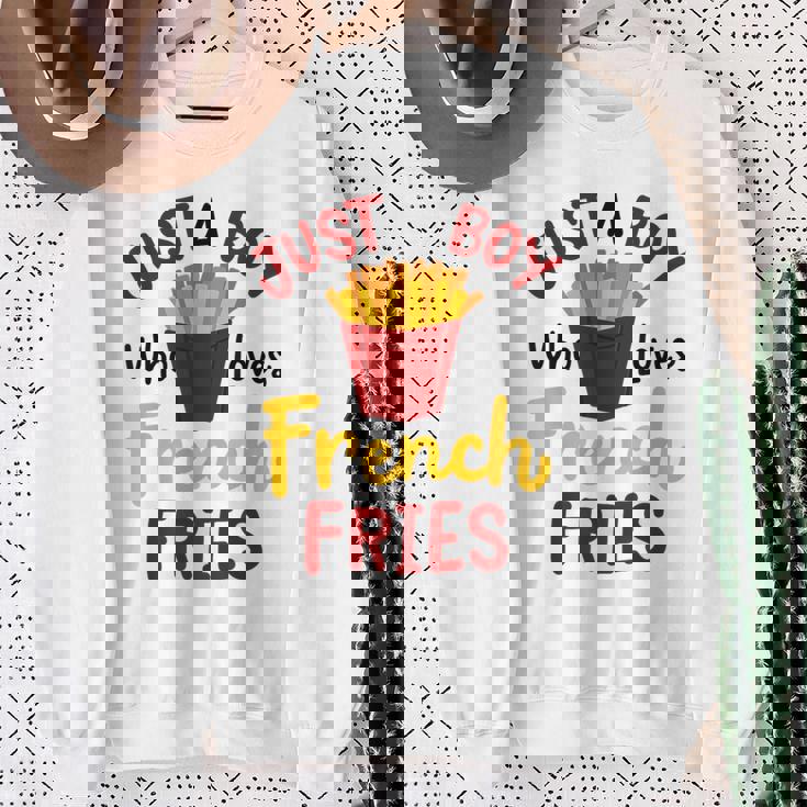 Just A Boy Who Loves French Fries フライドポテト じゃがいも ヴィーガン スウェットシャツ 年配の女性への贈り物