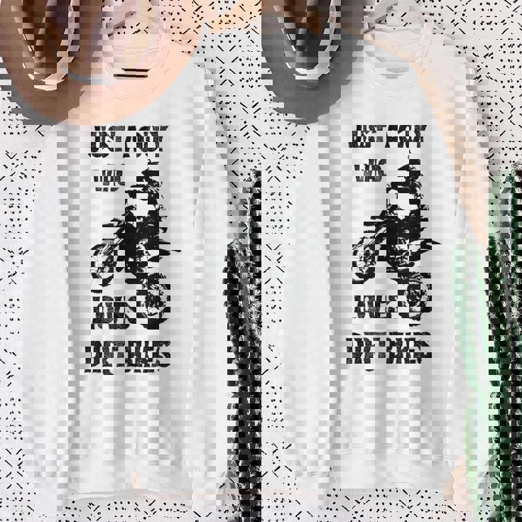 メンズ Just A Guy Who Loves ダートバイク 面白い モトクロス スウェットシャツ 年配の女性への贈り物