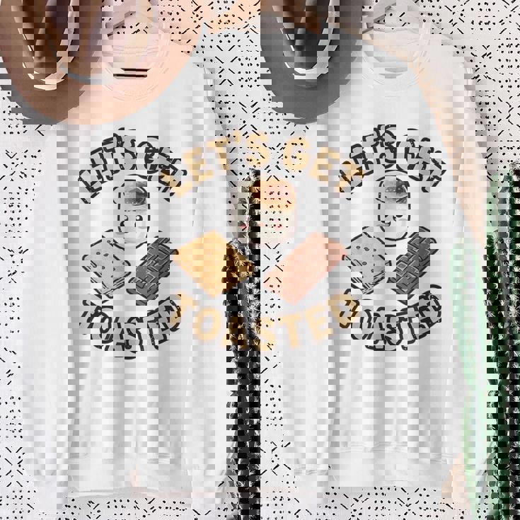 Kawaii'mores Let's Get Toast キュート 面白い キャンプ 駄洒落。 スウェットシャツ 年配の女性への贈り物