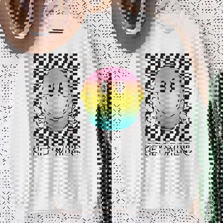 Keepmiling キュート 面白い ハッピー 平和 笑顔 ポジティブ スウェットシャツ 年配の女性への贈り物