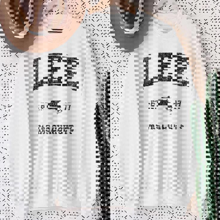 Lee Massachusetts Ma ビンテージ スポーツ デザイン ブラックプリント スウェットシャツ 年配の女性への贈り物