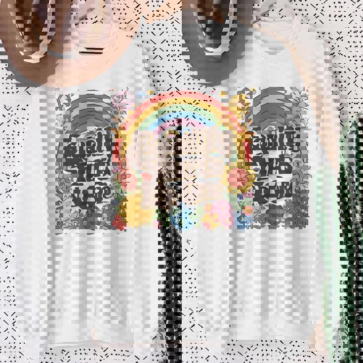 Lgbtqの平等は誰もプライドを傷つけない 人権 レインボープライド スウェットシャツ 年配の女性への贈り物