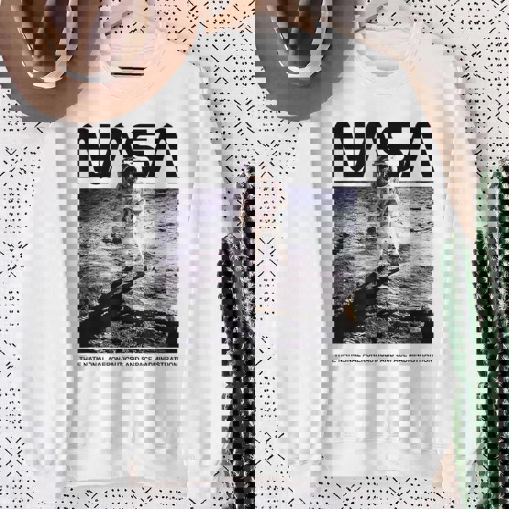 Nasaアポロ11号の月面宇宙飛行士の有名なワームロゴ スウェットシャツ 年配の女性への贈り物