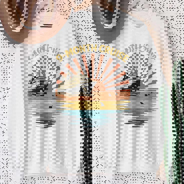 Nine Month Cruisehipunset Withharks In Ocean 長袖tシャツ スウェットシャツ 年配の女性への贈り物