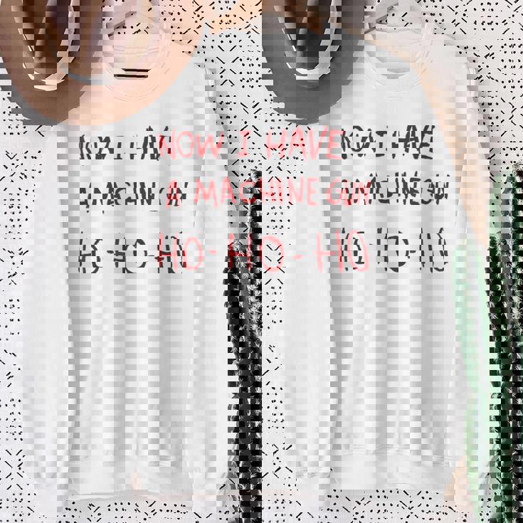 Now I Have A Machine Gun Ho Ho Ho スウェットシャツ 年配の女性への贈り物