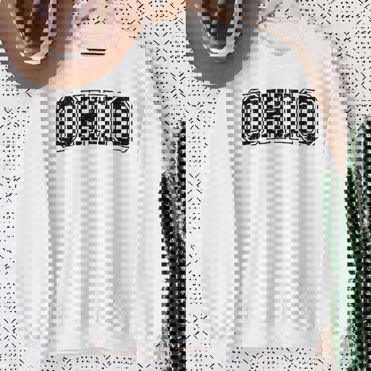 Ohio バーシティスタイル テキスト フラッグ スポーツ アスレチック ジャージスタイル スウェットシャツ 年配の女性への贈り物