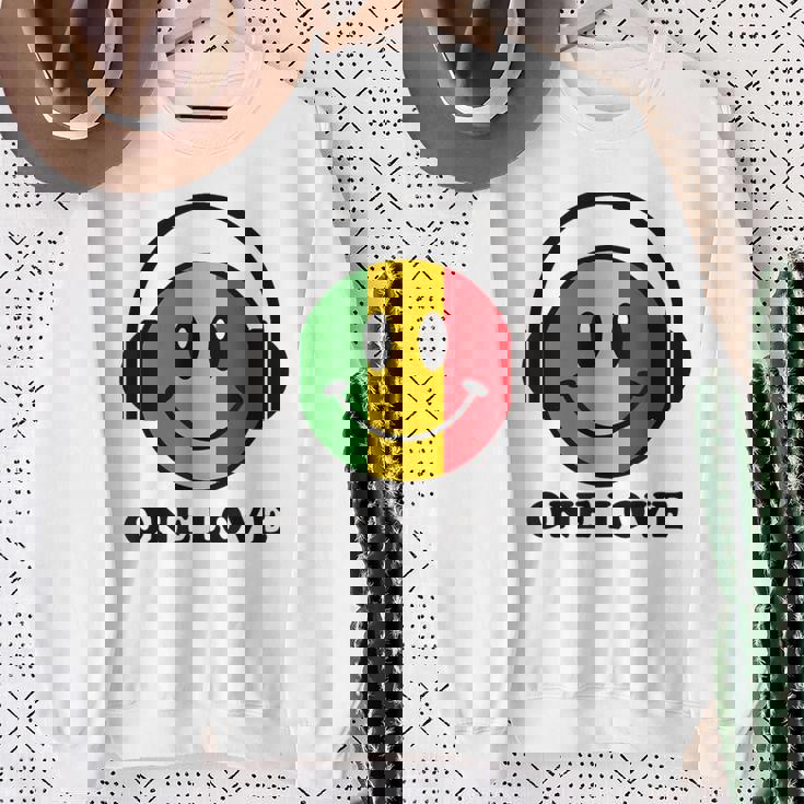 One Love ラスタ レゲエ 音楽 ヘッドホン スマイルフェイス ラスタファリ スウェットシャツ 年配の女性への贈り物