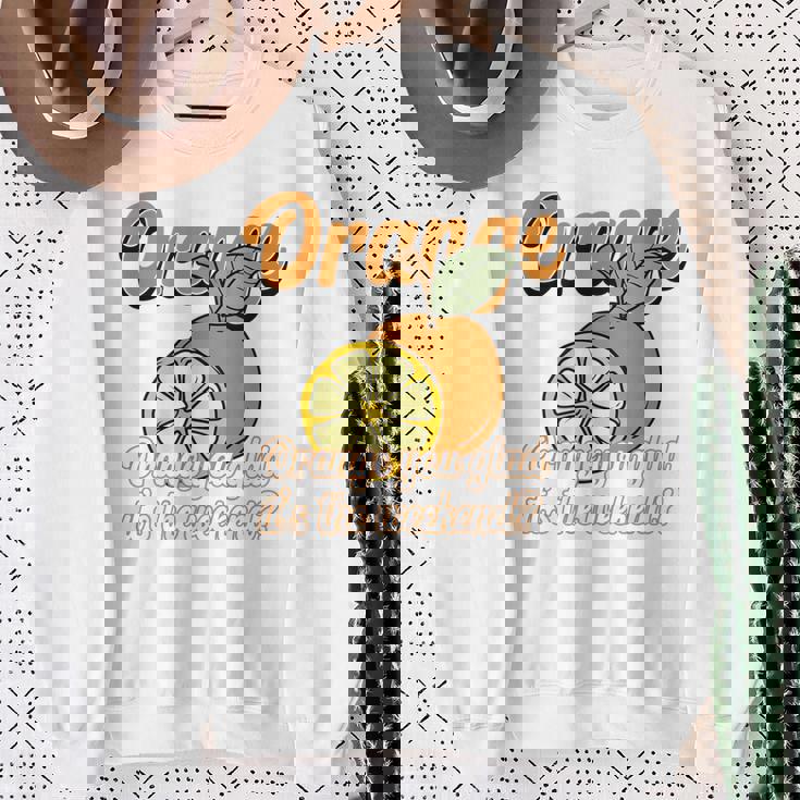 Orange You Glad It's The Weekend Fun Citrus Fruit Back スウェットシャツ 年配の女性への贈り物