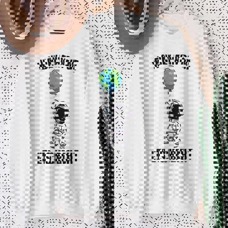 Planets We Only Have One Let's Cherish It 宇宙飛行士 スウェットシャツ 年配の女性への贈り物