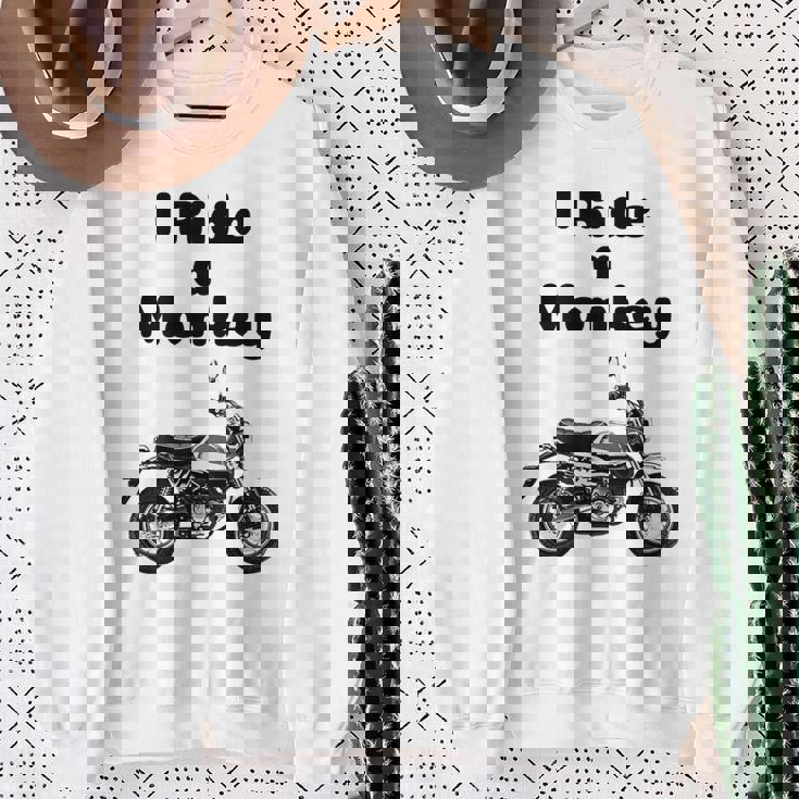 I Ride A Monkey オートバイ ミニバイクシャツ スウェットシャツ 年配の女性への贈り物