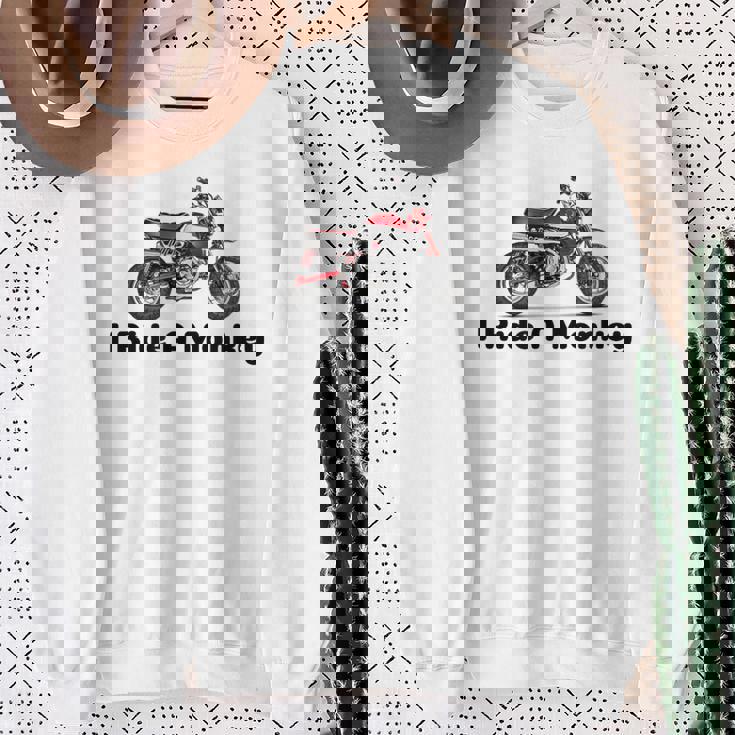 I Ride A Monkey オートバイミニバイクまたはピットバイク スウェットシャツ 年配の女性への贈り物